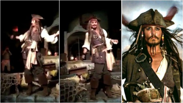 Johnny Depp apareció en Disneyland como 'Jack Sparrow' (Foto: Video / Disney)