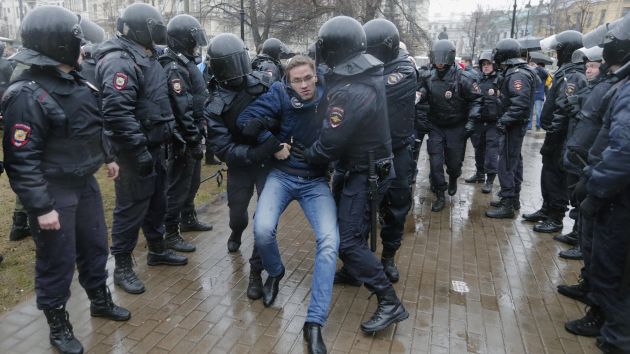 Rusia: Más de 120 personas fueron arrestadas en manifestación contra Vladimir Putin. (EFE)
