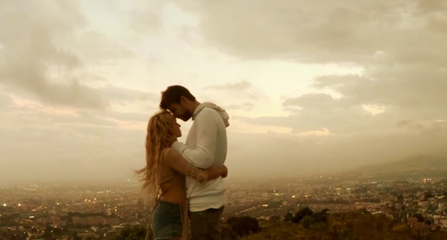 Shakira y Gerard Piqué no se cansan de mostrarse enamorados y 'con ganas'.