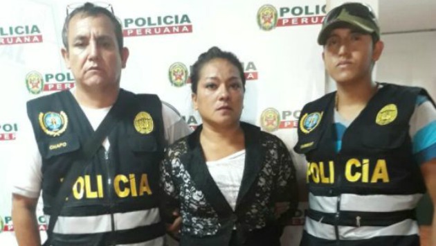 Yarlequé Montoya capturada por agentes de la Diviac de Lima Este.  (Twitter: @MininterPeru)