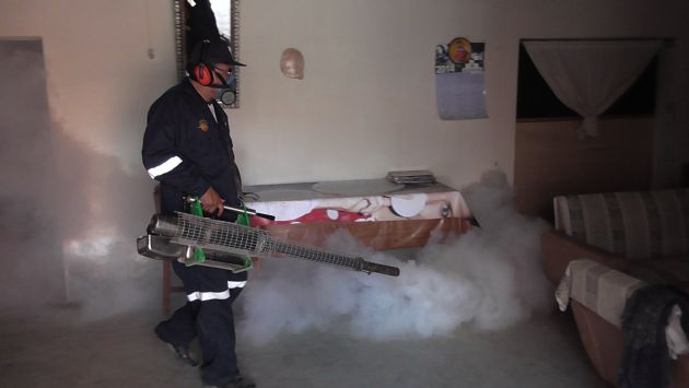 La fumigación es importante para combatir el dengue. (USI)