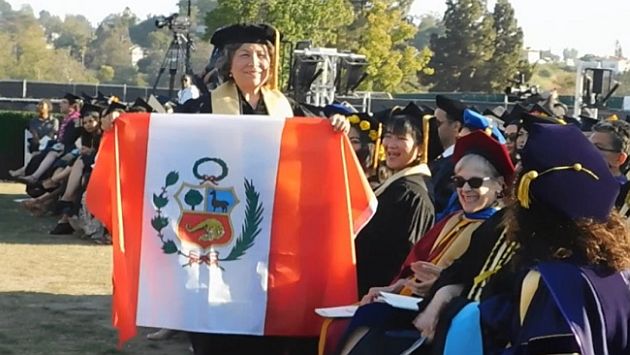 Peruana de 70 años recibe su doctorado en California y se convierte en una inspiración. (Hispanos Press)