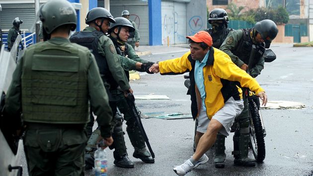 ONG señala que 2,977 fueron detenidas desde que iniciaron las protestas contra Nicolás Maduro (Reuters).