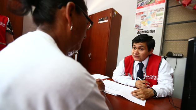 Autoridades de gobierno inspeccionan Centro de Emergencia Mujer. (Perú21)
