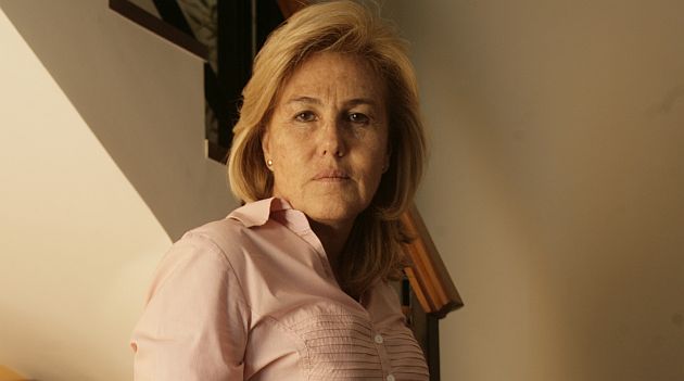 Mónica Delta, con la voz entrecortada, exigió a las autoridades mayor reacción por feminicidios. (USI)