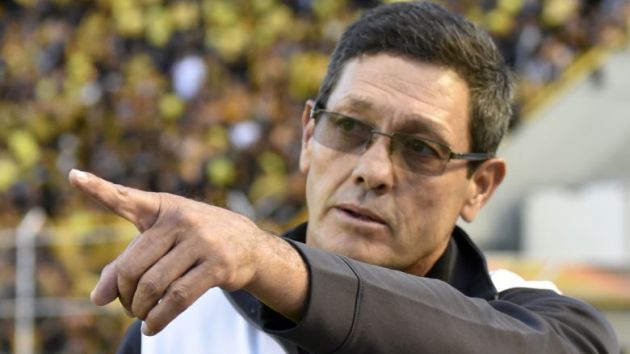 Perú vs. Paraguay: Entrenador de Bolivia estuvo 'espiando' el partido de la Bicolor. (AFP)
