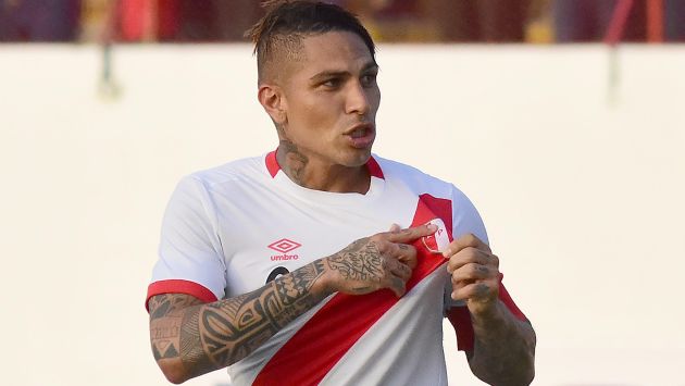 Guerrero decretó el triunfo de la selección peruana frente a su similar de Paraguay gracias a un potente y preciso tiro libre, directo al ángulo de la portería rival. (EFE)
