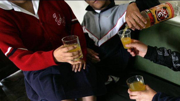 40% de menores de edad iniciaron su consumo de alcohol por sus propios padres. (USI)