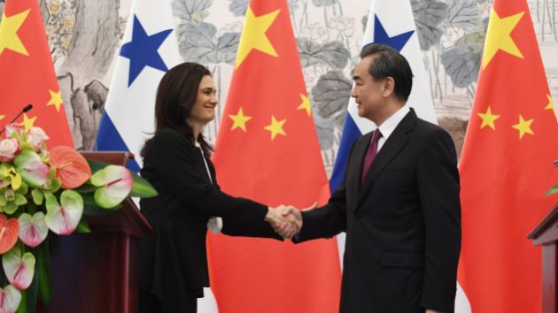 Cancilleres de Panamá y China se reunieron en Pekín tras el anuncio (Getty)