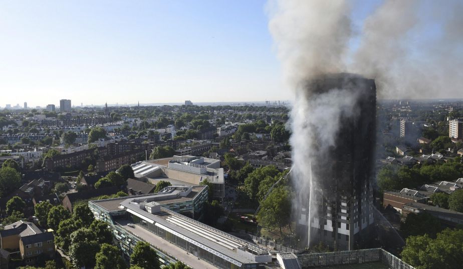 Londres: Al menos 6 muertos por incendio de un edificio