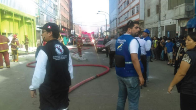 Cercado de Lima: Otro incendio se registra en la cuadra 11 del jirón Ayacucho. (@digerd_minsa)