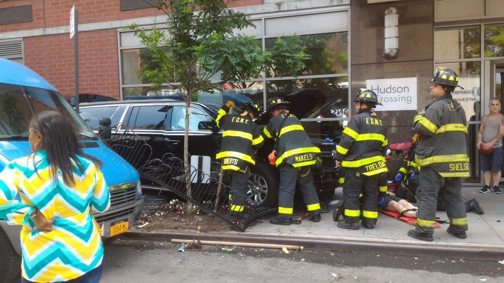 Vehículo atropelló a diez personas tras chocar contra un taxi en Manhattan (Info360). 