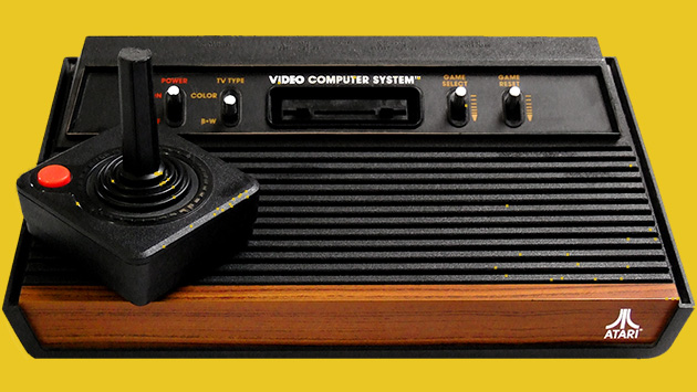 ¡No estaba muerto! Atari anuncia el lanzamiento de una nueva consola (Composición)