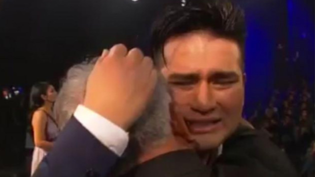 Deyvis Orosco lloró en vivo al recordar a su padre en programa 'Qué tal sorpresa' (Captura)