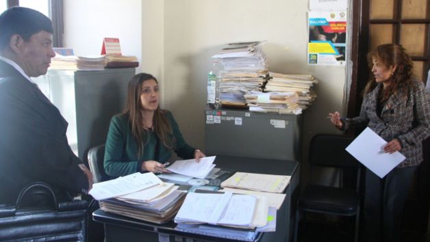 Gobernadora regional de Arequipa pide garantías en la prefectura.