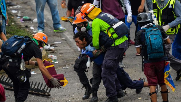 Sindicato de periodistas denunció que 376 de sus miembros han sido agredidos durante las protestas contra Nicolás Maduro (AFP). 