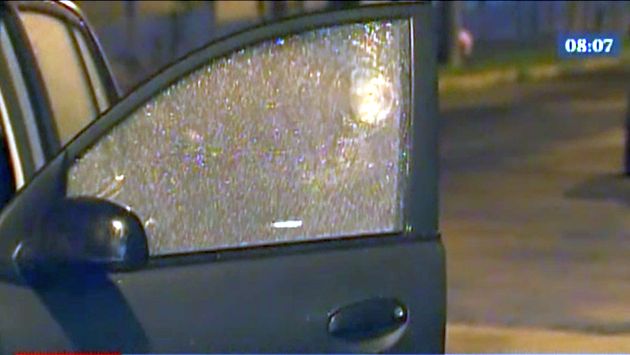 Automóvil terminó con varios disparos de bala. (América TV)