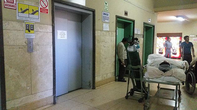 Un ascensor del hospital Honorio Delgado falló de nuevo en Arequipa. (Miguel Idme)