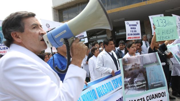 La huelga médica inició el martes. (Heiner Aparicio/Perú21)