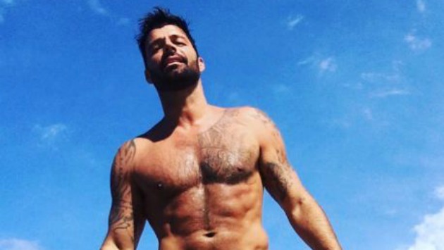 Ricky Martin prefiere usar zunga antes que un bañador común. (Instagram/@ricky_martin)