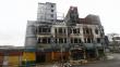 Las Malvinas: Bomberos y policías removieron escombros de la fábrica Nicolini tras incendio [FOTOS]