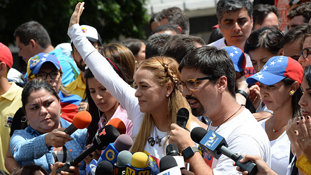 Leopoldo López: Lilian Tintori asegura que no hubo negociación para el arresto domiciliario (AFP)