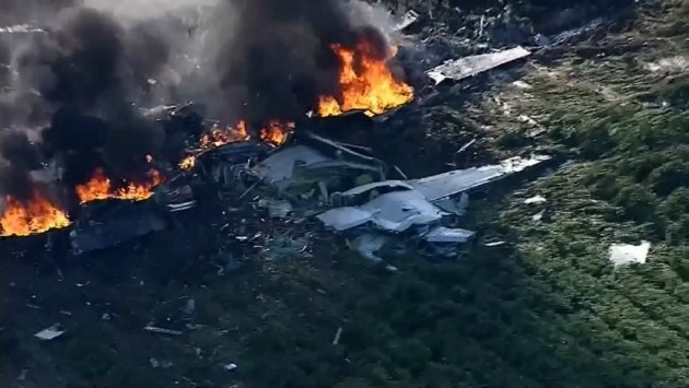 Un avión modelo Lockheed C-130, que despegó desde Memphis, Tennessee, cayó estrepitosamente en un sembradío en Greenwood, Mississippi.
