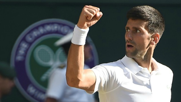 Djokovic se enfrentará a Tomas Berdych por los cuartos de final del Wimbledon. (AFP)