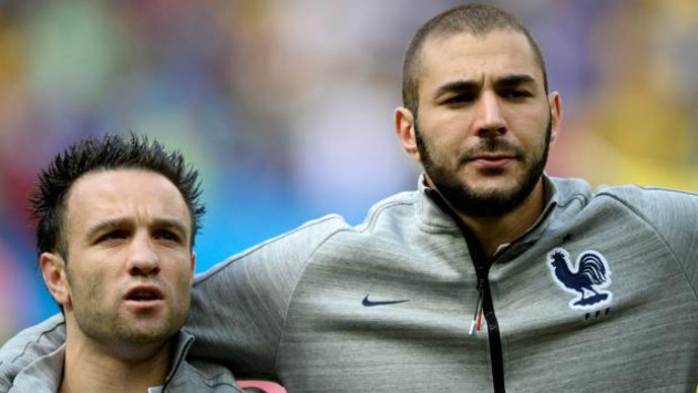 Benzema y Valbuena fueron compañeros en la selección de Francia. (AFP)