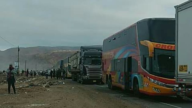 Caída de rocas tras sismo en Arequipa bloqueó completamente un tramo de la carretera.  (Gobierno Regional de Arequipa)