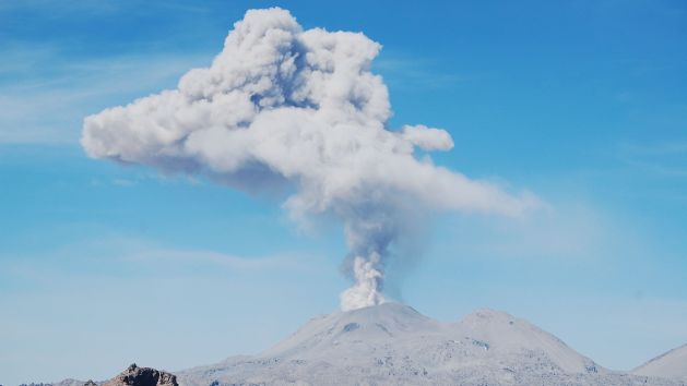 Sismo provocó aumento de la actividad volcánica.