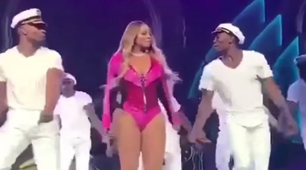 Mariah Carey realizó un cuestionado baile en el escenario y se volvió viral (YouTube)