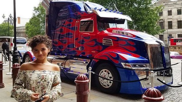 Actriz peruana que participó en 'Transformers' lució orgullosa su DNI peruano en Instagram (Instagram)