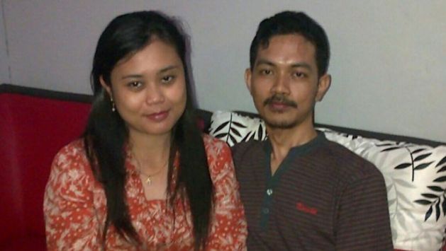 Fidelis Arie Sudewarto junto a su esposa,Yeni Riawati.  (Dokumentasi Keluarga)