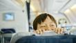 Si eres de los que se molestan cuando un bebé llora en los vuelos, este caso podría darte una lección


