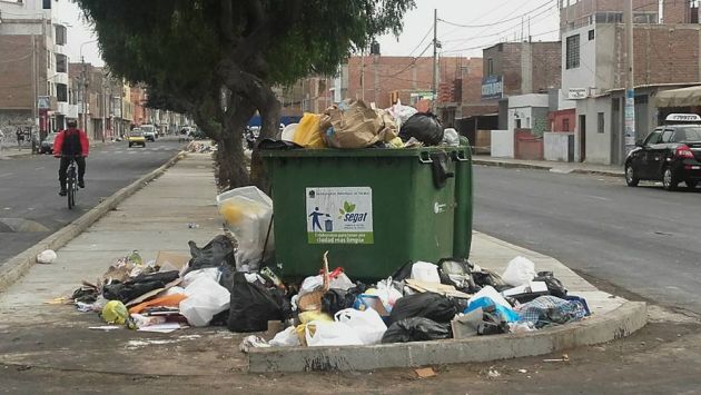 En algunas urbanizaciones hay cúmulos de basura. (Alan Benites)