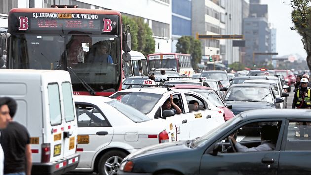 La gran mayoría de los encuestados cree que un nuevo ente regulador solucionará el problema del transporte en el país (Perú21)
