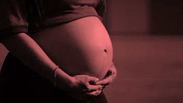 El embarazo continuará su curso debido al avanzado estado. (Foto referencial)