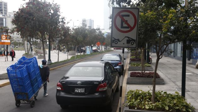 Municipalidad de Lima no permite el cobro de parqueo en San Isidro. (Perú21)